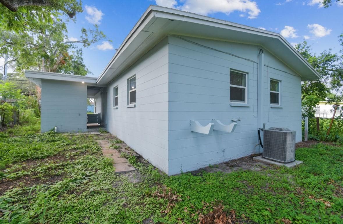 Single Family Residence at 1807 E BOUGAINVILLEA AVE, TAMPA, photo 29 of 41