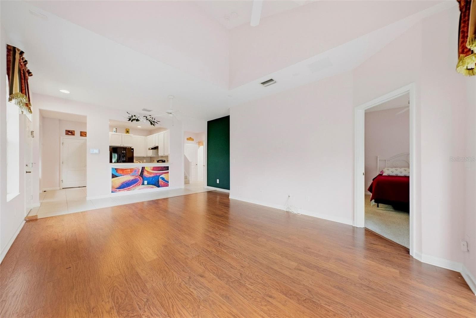 Livingroom - 10647 WHITTINGTON CT, LARGO