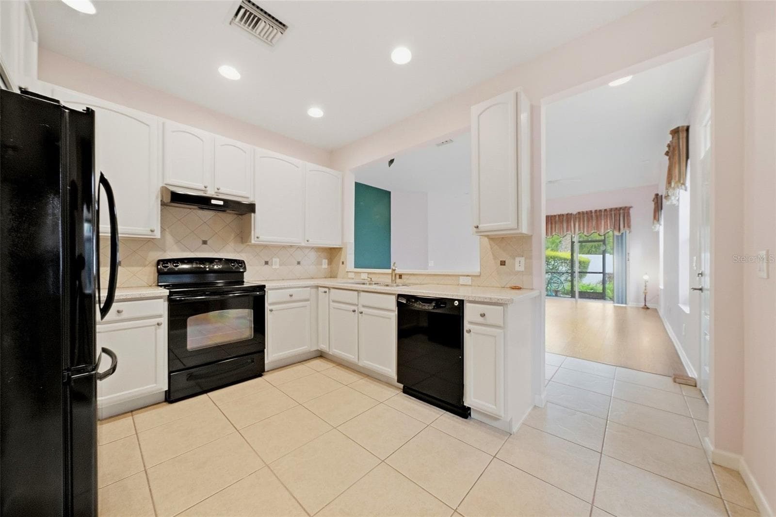 Kitchen - 10647 WHITTINGTON CT, LARGO