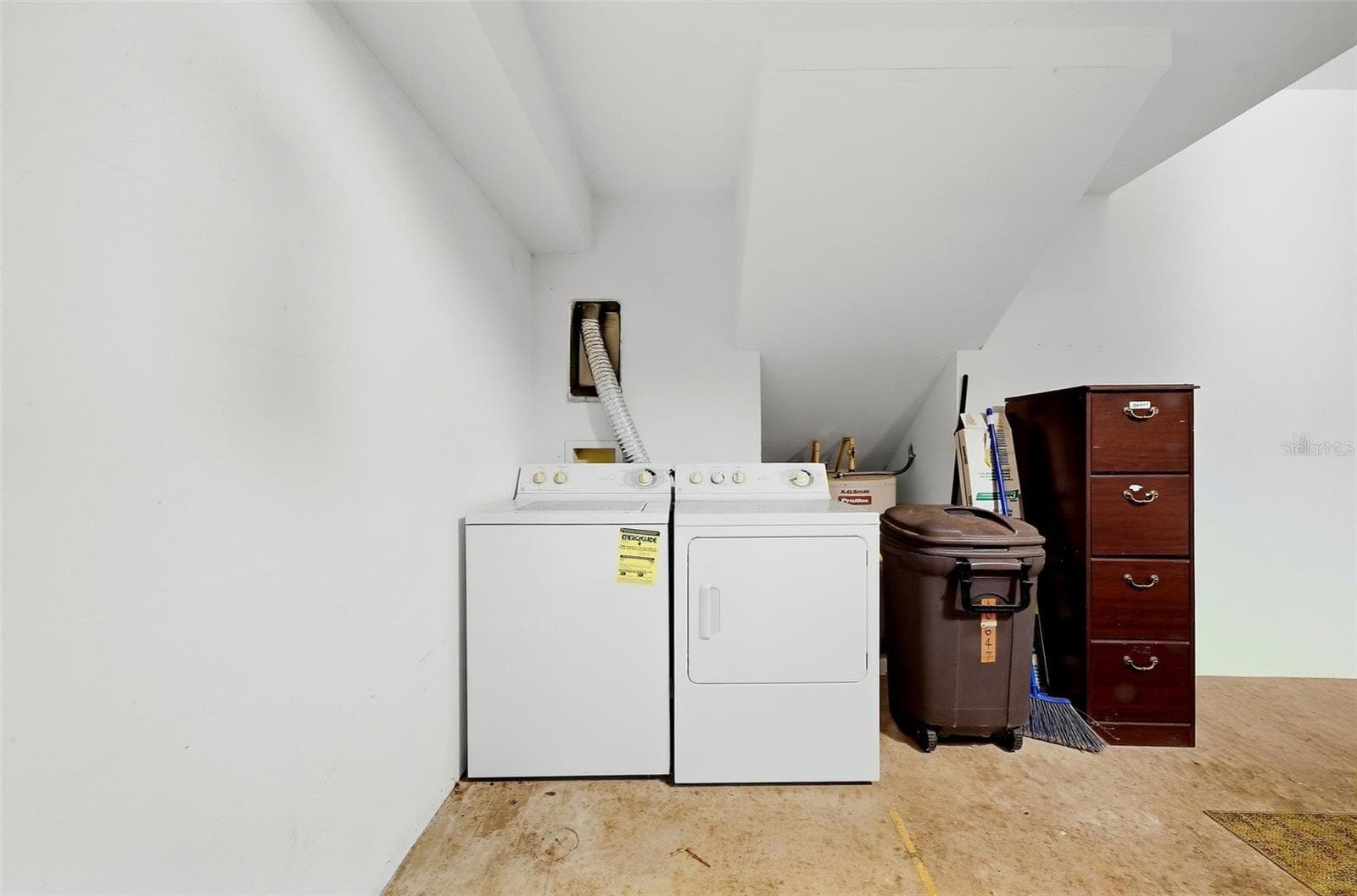 Garage Laundry - 10647 WHITTINGTON CT, LARGO