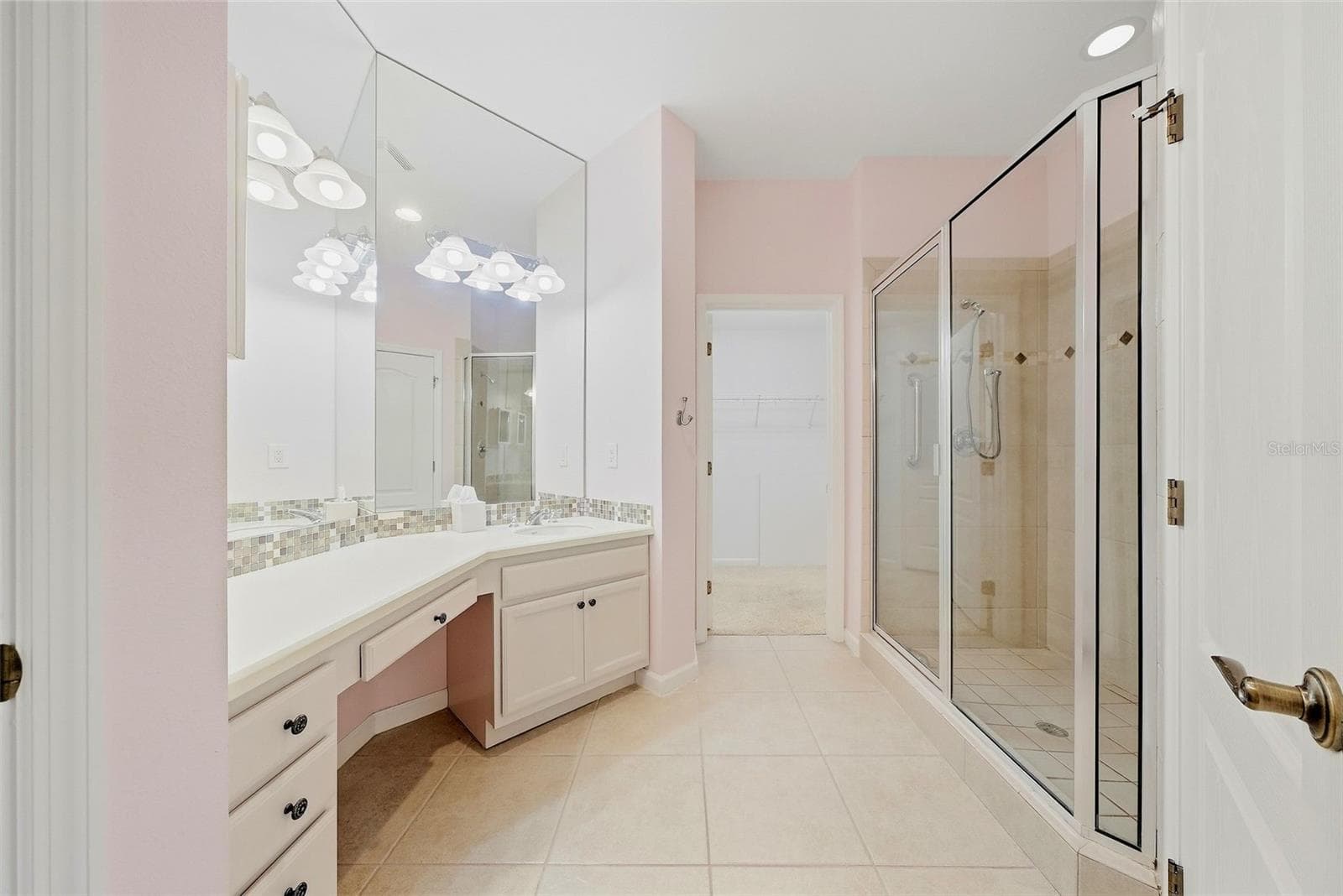 Downatairs Primary Ensuite Bath - 10647 WHITTINGTON CT, LARGO