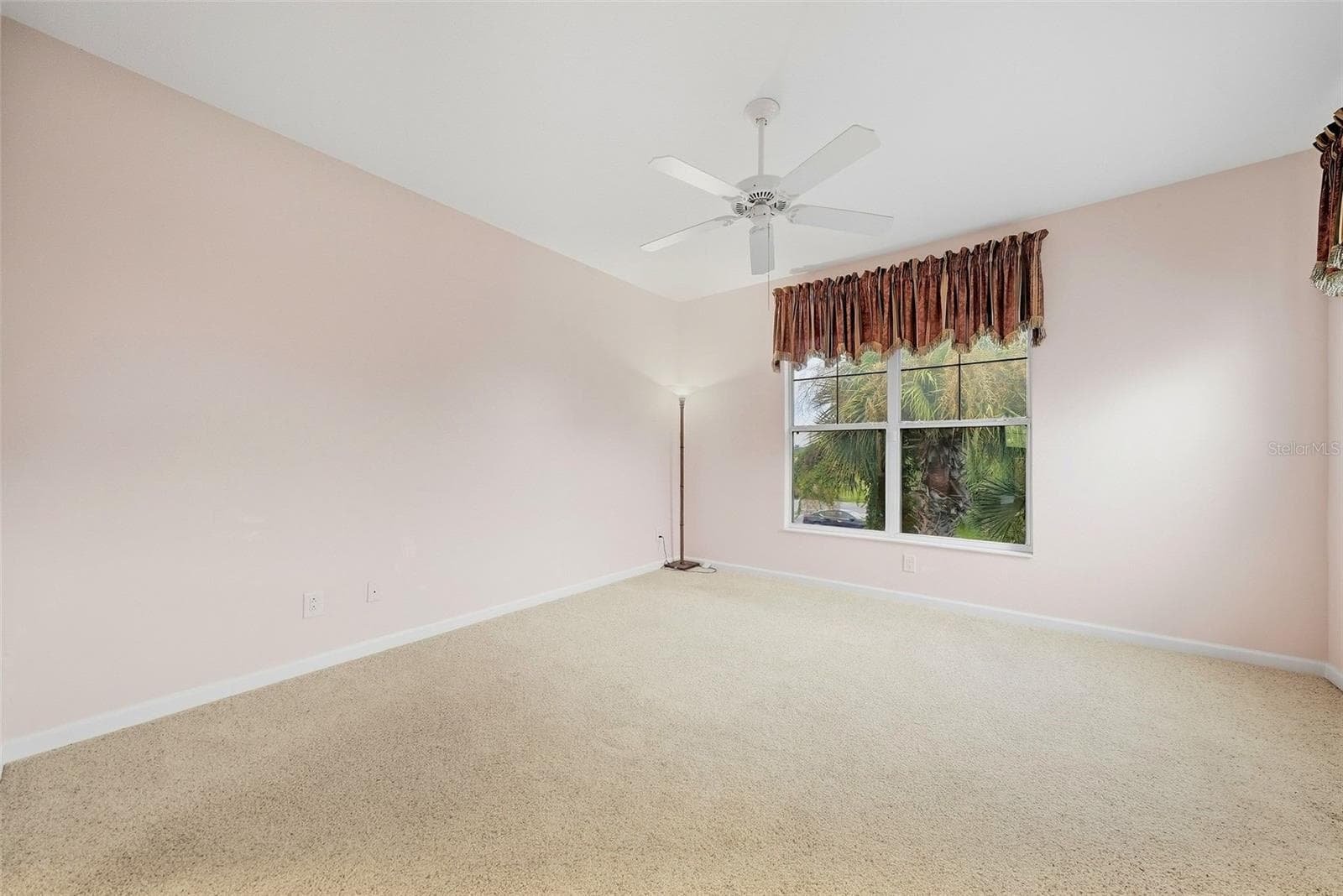 Upstairs Primary Ensuite Bedroom - 10647 WHITTINGTON CT, LARGO