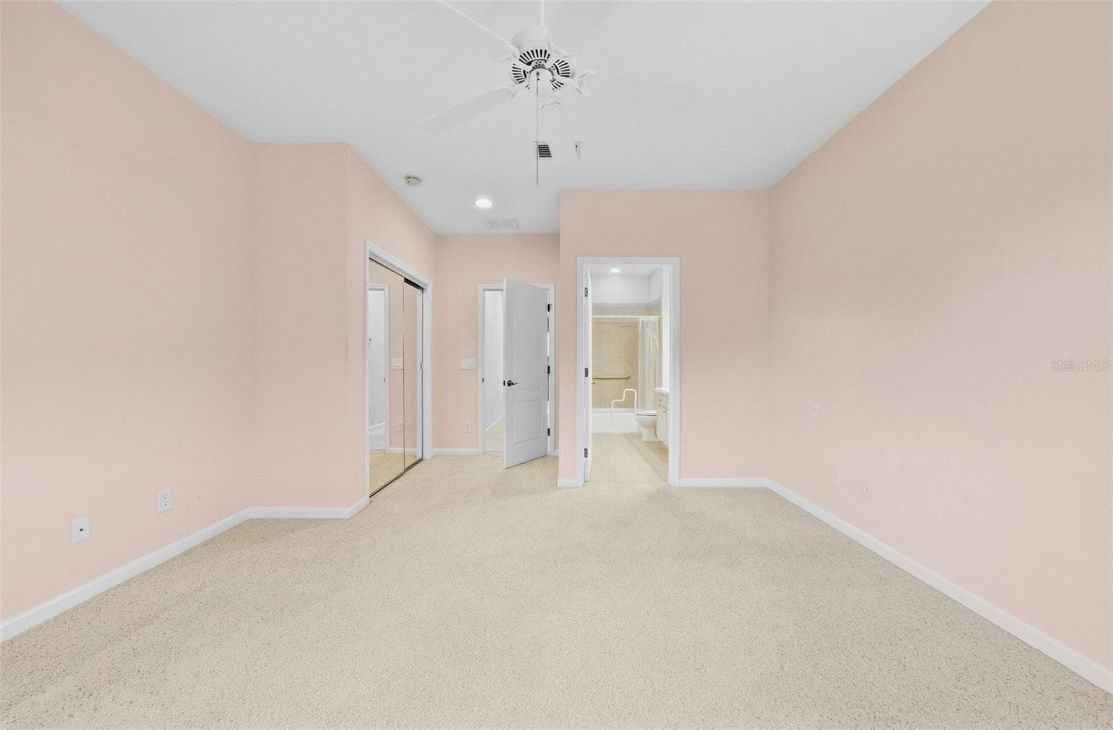 Upstairs Primary Ensuite Bedroom - 10647 WHITTINGTON CT, LARGO