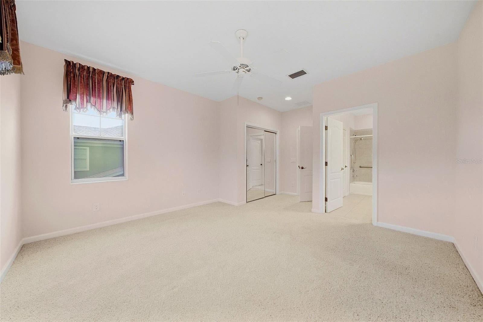 Upstairs Primary Ensuite Bedroom - 10647 WHITTINGTON CT, LARGO
