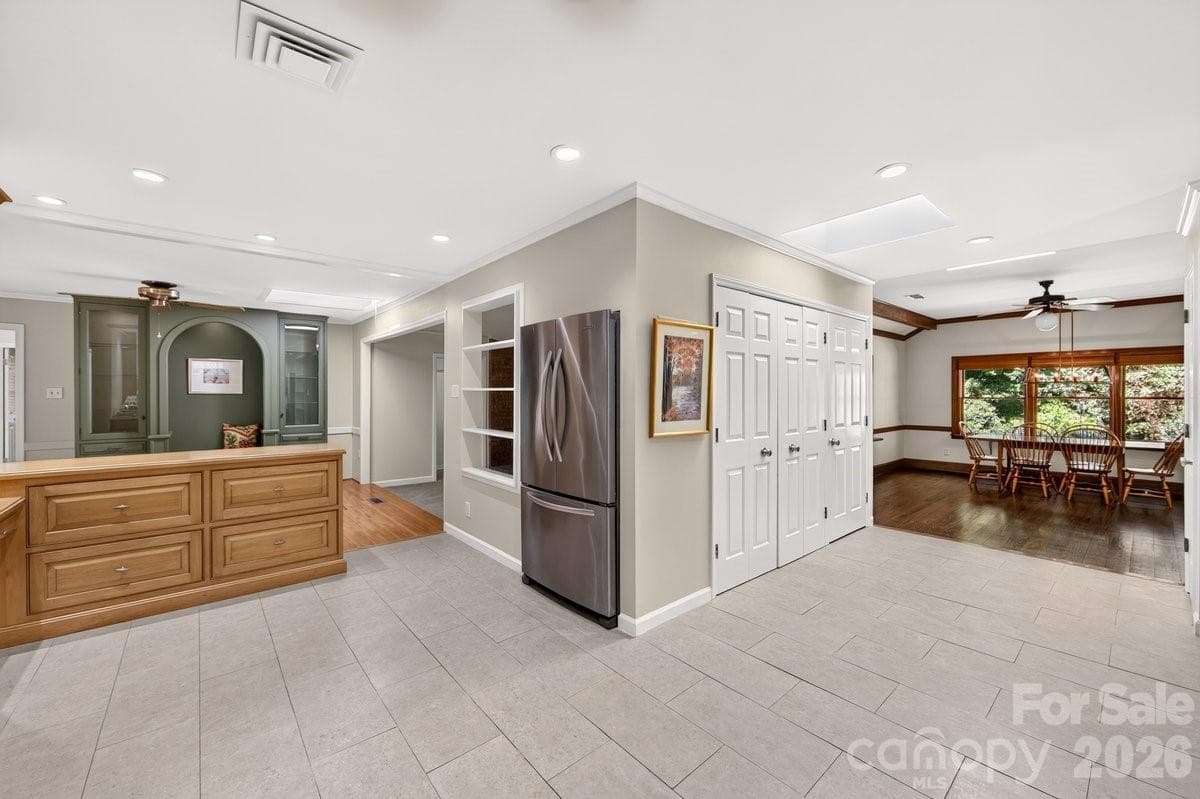 Single Family Residence at 6000 Colchester Place, Charlotte, photo 8 of 35