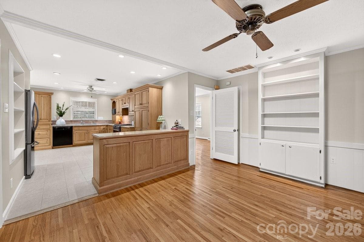 Single Family Residence at 6000 Colchester Place, Charlotte, photo 13 of 35