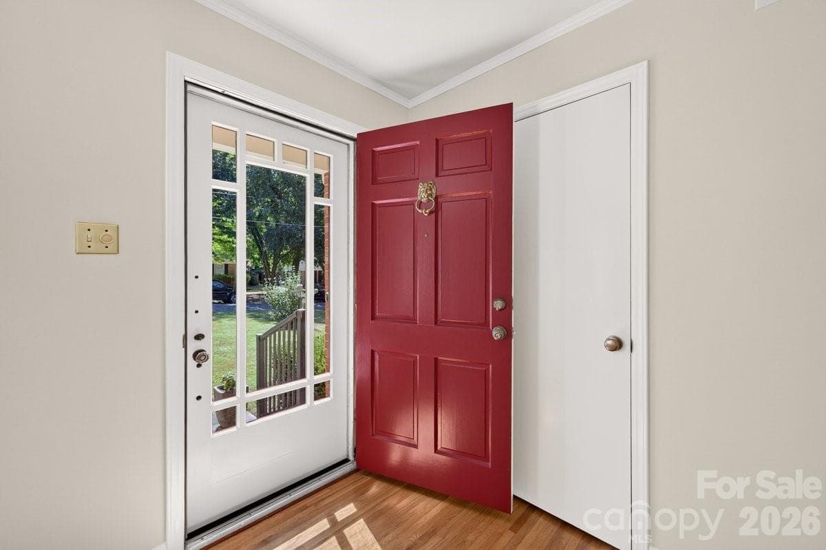Single Family Residence at 6000 Colchester Place, Charlotte, photo 2 of 35