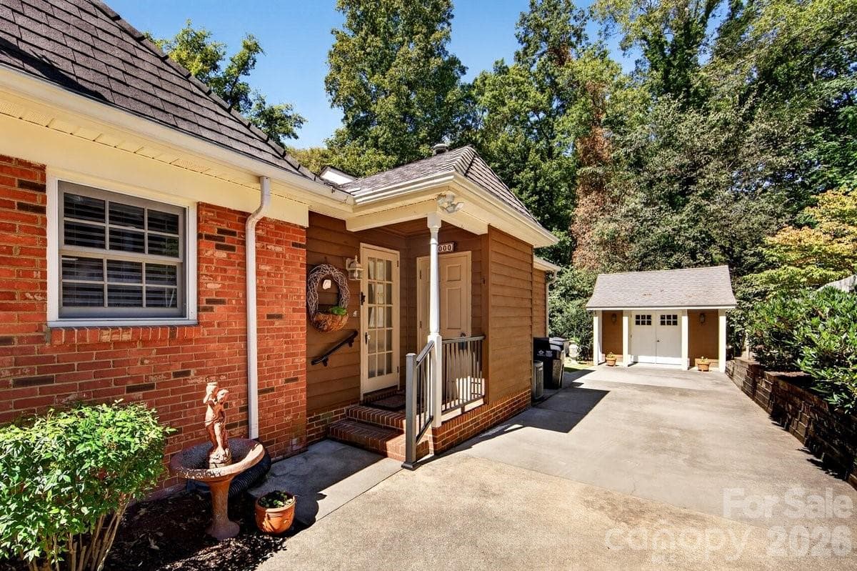 Single Family Residence at 6000 Colchester Place, Charlotte, photo 31 of 35