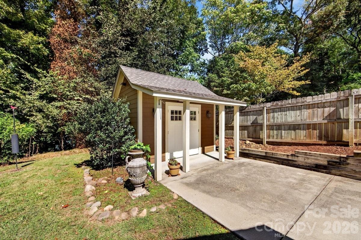 Single Family Residence at 6000 Colchester Place, Charlotte, photo 32 of 35