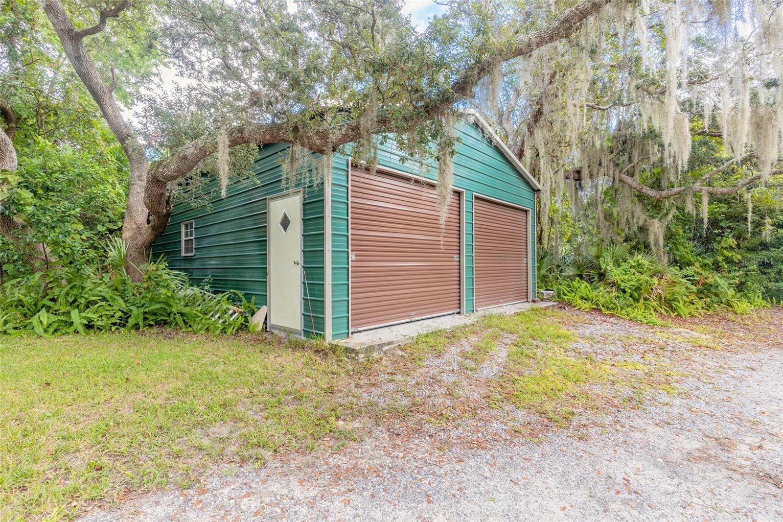Single Family Residence at 817 BAYRIDGE LANE LN, PORT ORANGE, photo 8 of 59