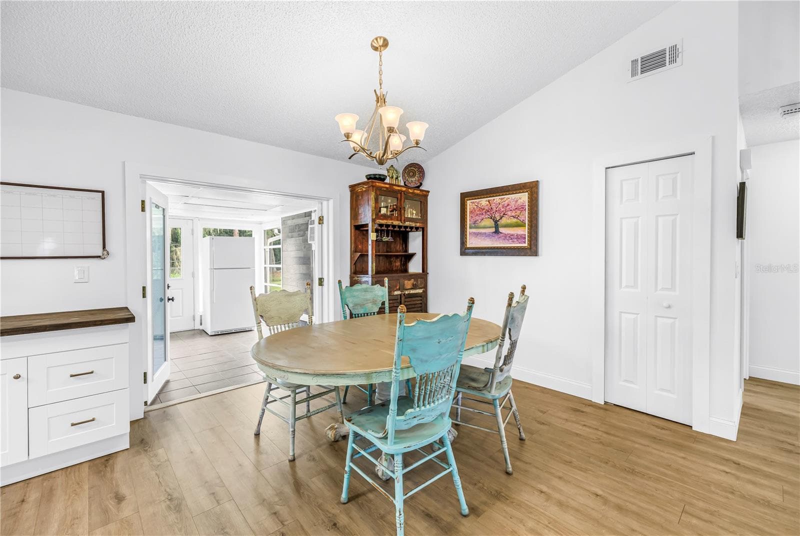Single Family Residence at 2914 DELROSE DR N, LAKELAND, photo 8 of 43