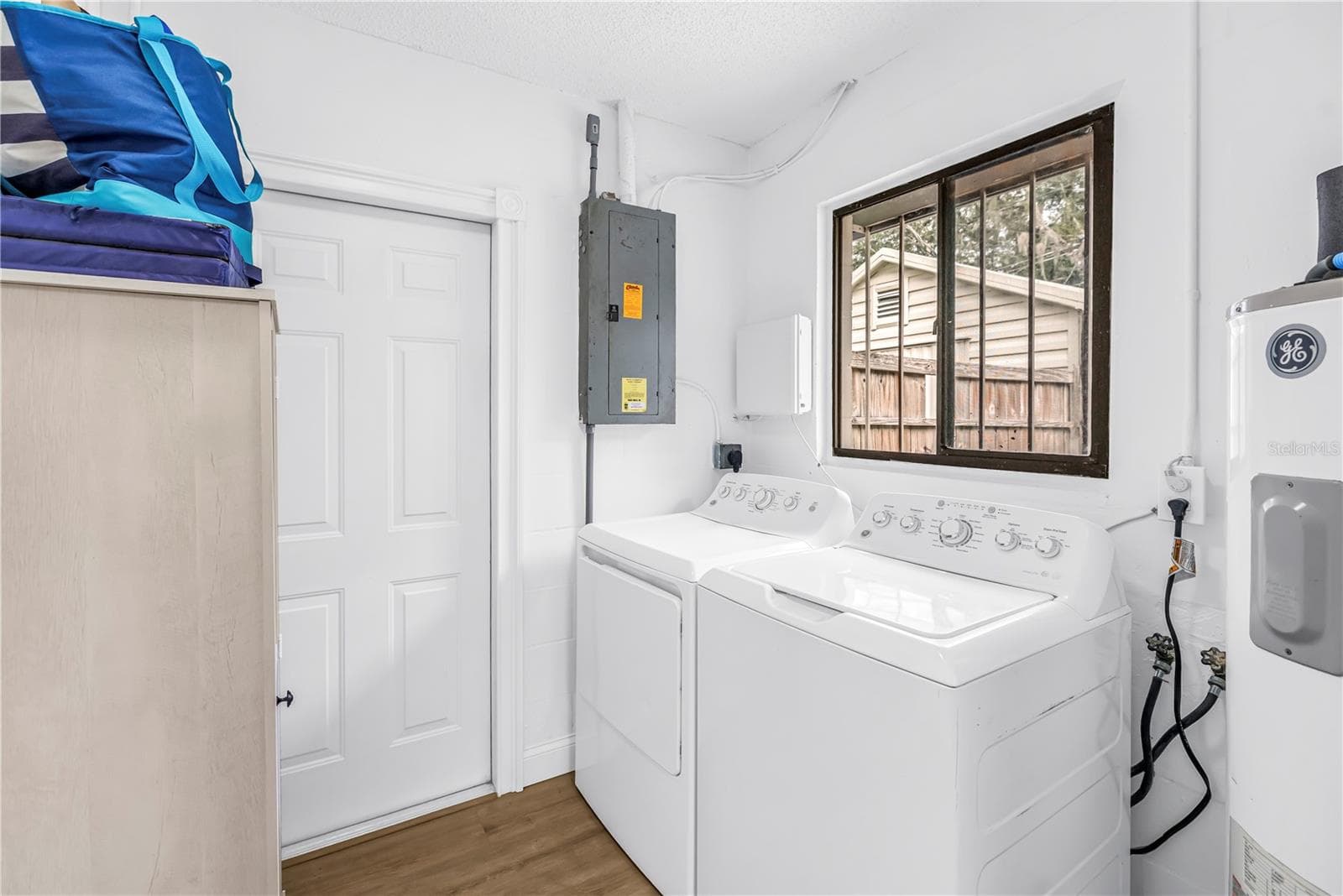 Single Family Residence at 2914 DELROSE DR N, LAKELAND, photo 14 of 43