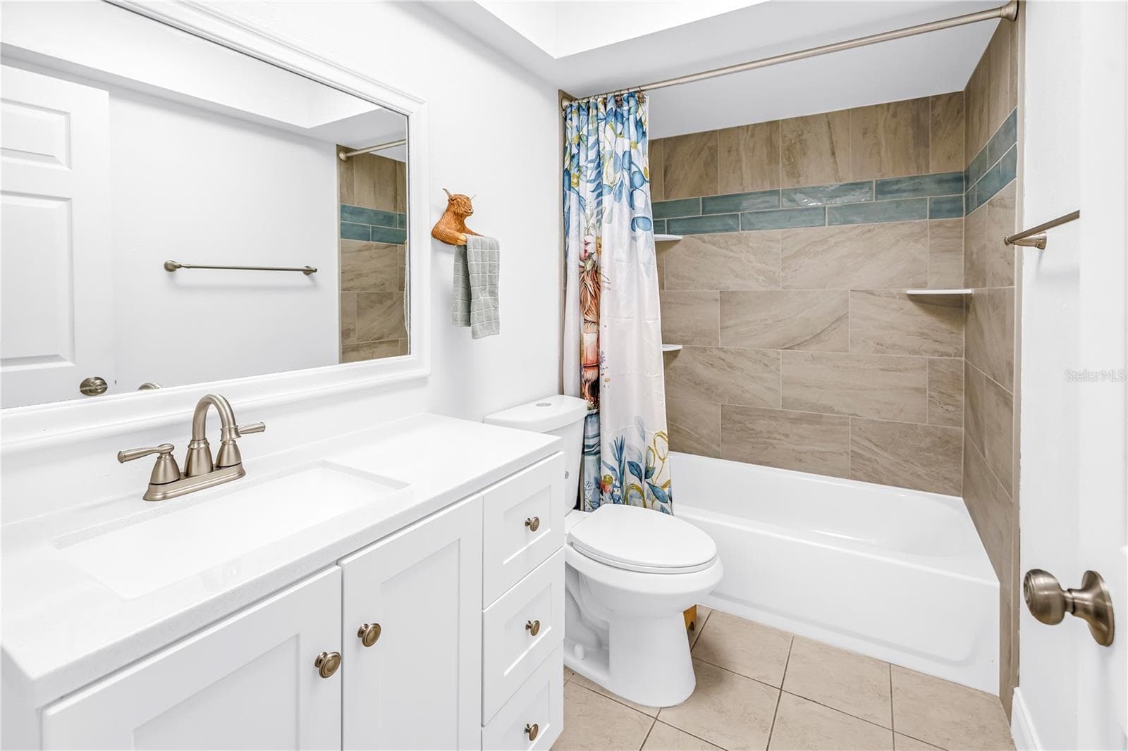 Single Family Residence at 2914 DELROSE DR N, LAKELAND, photo 22 of 43