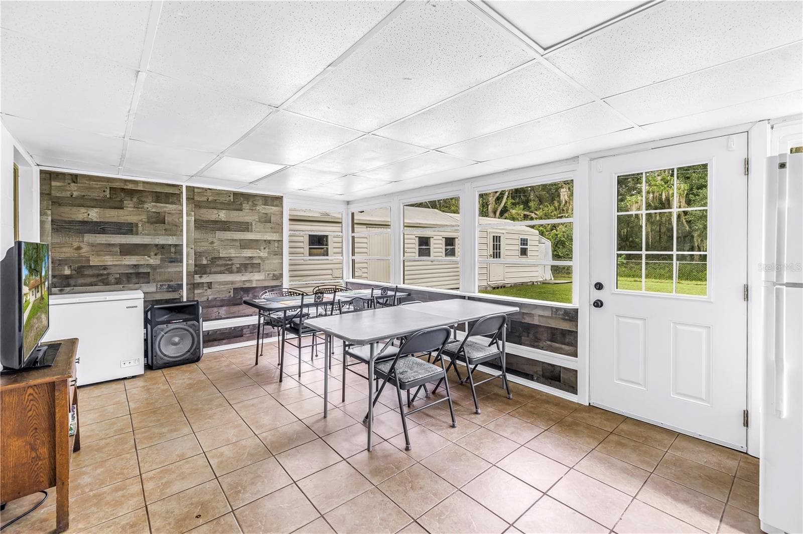 Single Family Residence at 2914 DELROSE DR N, LAKELAND, photo 25 of 43