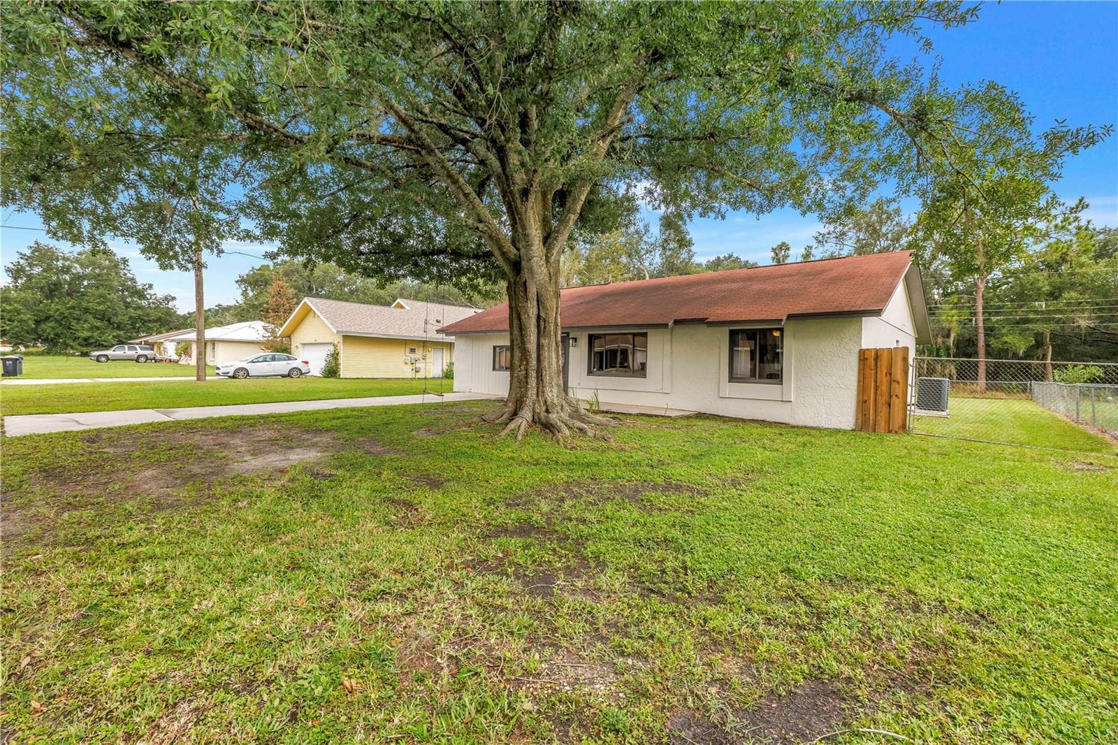 Single Family Residence at 2914 DELROSE DR N, LAKELAND, photo 40 of 43