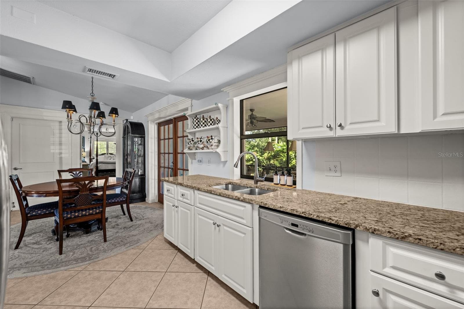 Granite countertops and tile backsplash in the kitchen - 427 SW 34TH ST, CAPE CORAL