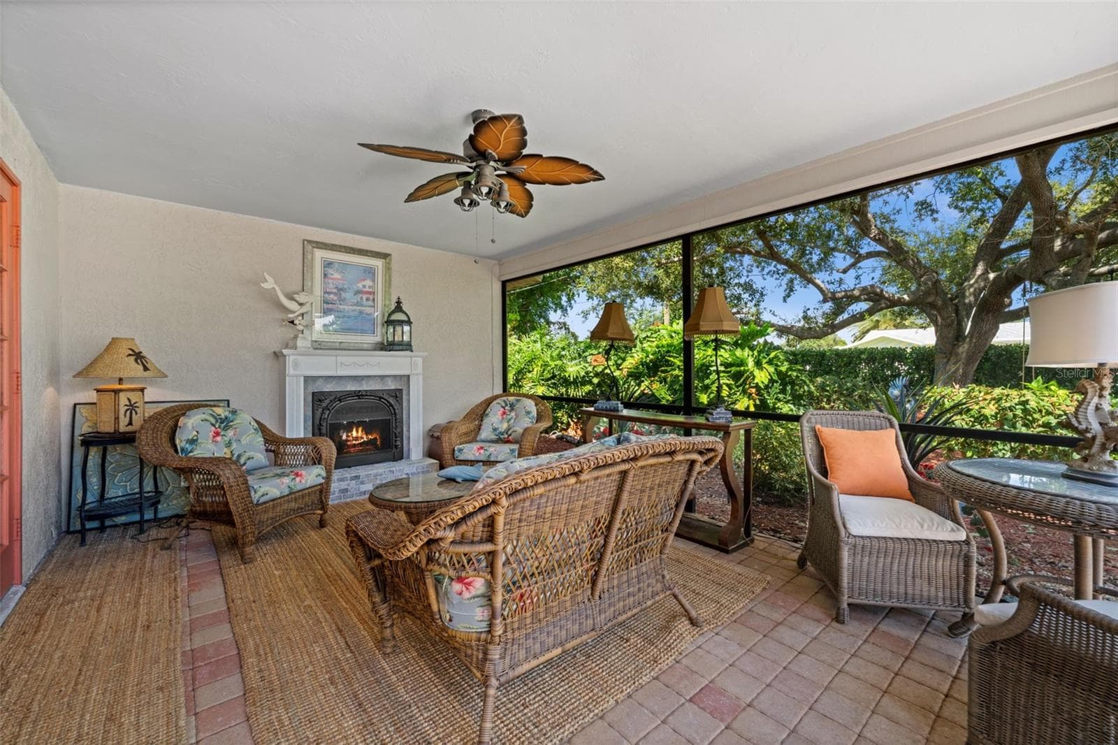 Cozy screened lanai - 427 SW 34TH ST, CAPE CORAL