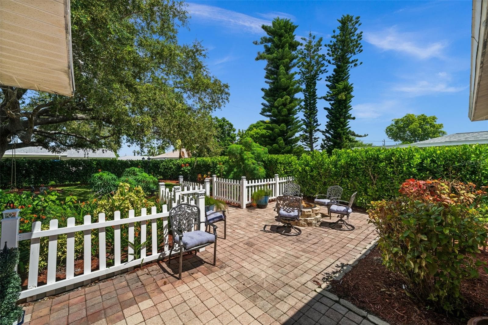 Large paver patio - 427 SW 34TH ST, CAPE CORAL