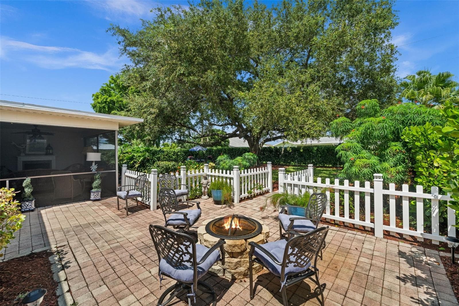 Have coffee on the beautiful paver patio - 427 SW 34TH ST, CAPE CORAL