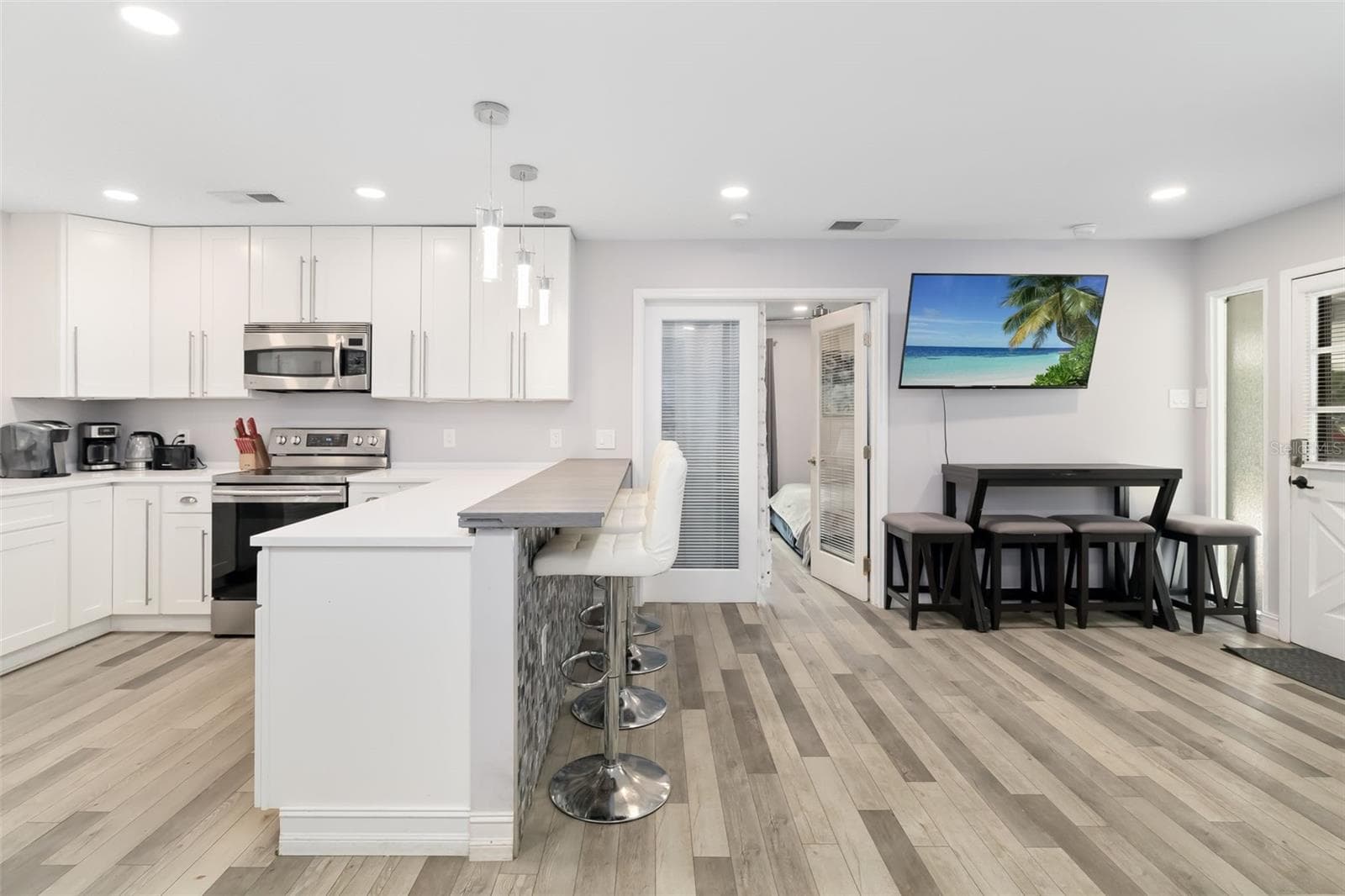 Single Family Residence at 615 S SHADE AVE, SARASOTA, photo 6 of 63