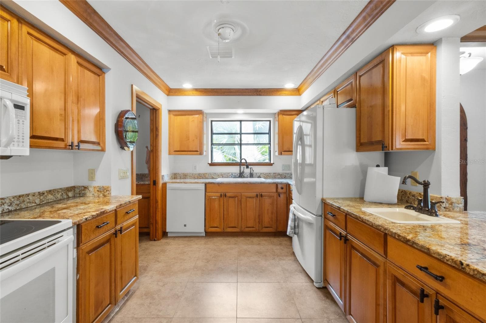 Single Family Residence at 5381 PALOS VERDES DR, SARASOTA, photo 8 of 28