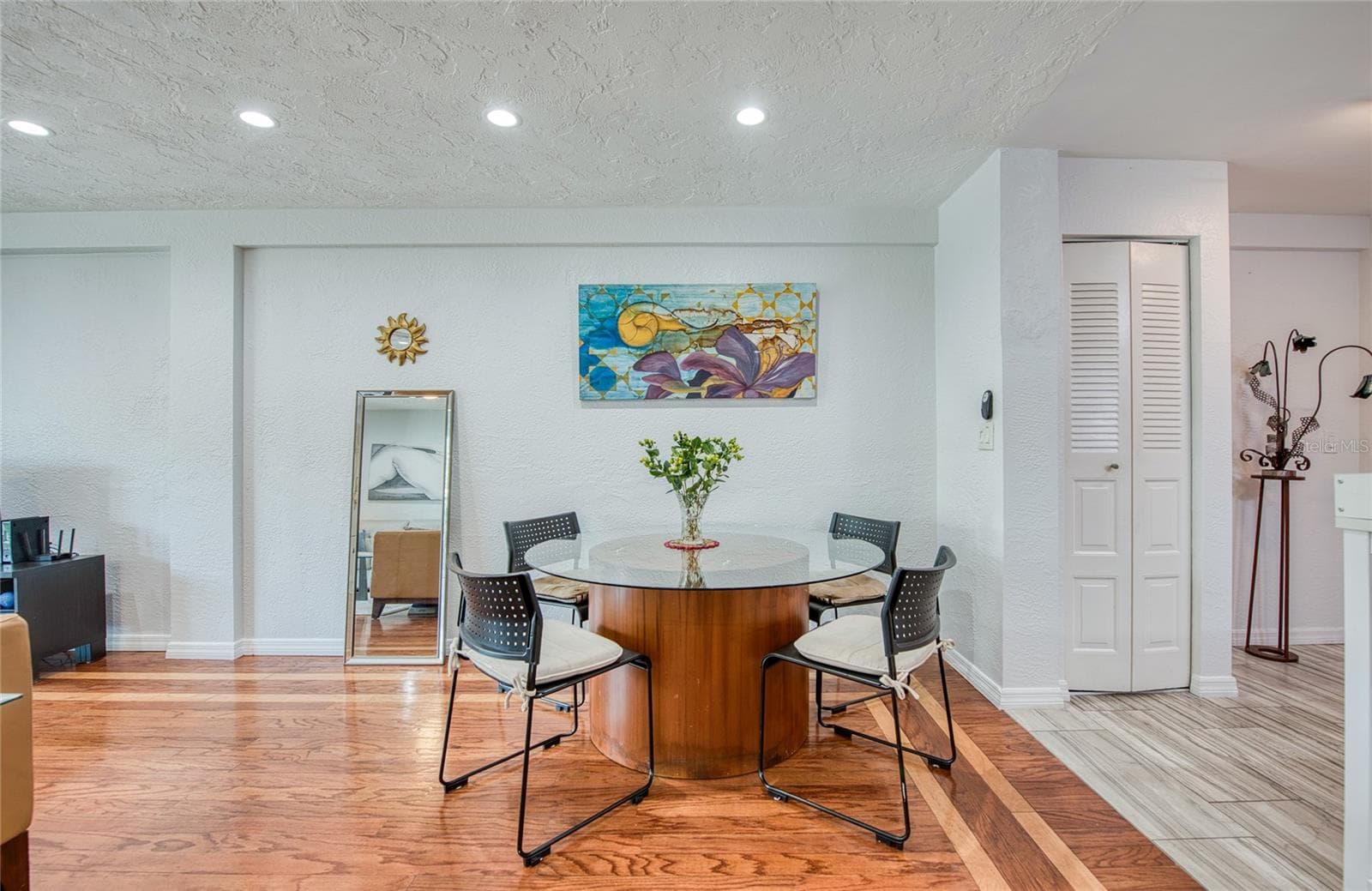 spacious dining area - 4681 1ST ST NE #301, ST PETERSBURG