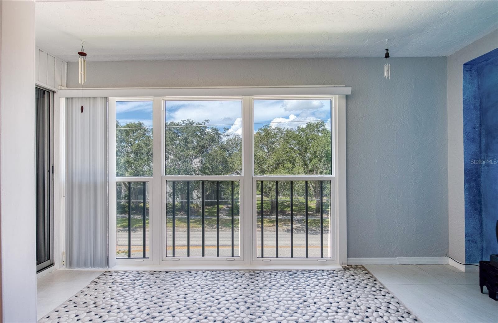 florida room - 4681 1ST ST NE #301, ST PETERSBURG