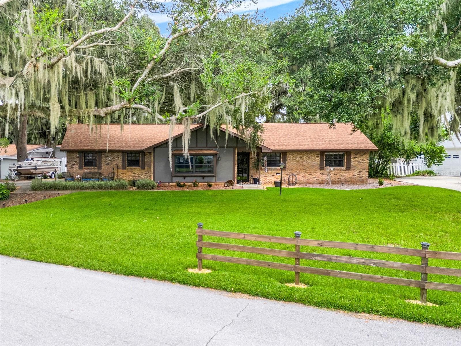Single Family Residence at 31946 HARRIS RD, TAVARES, photo 4 of 46