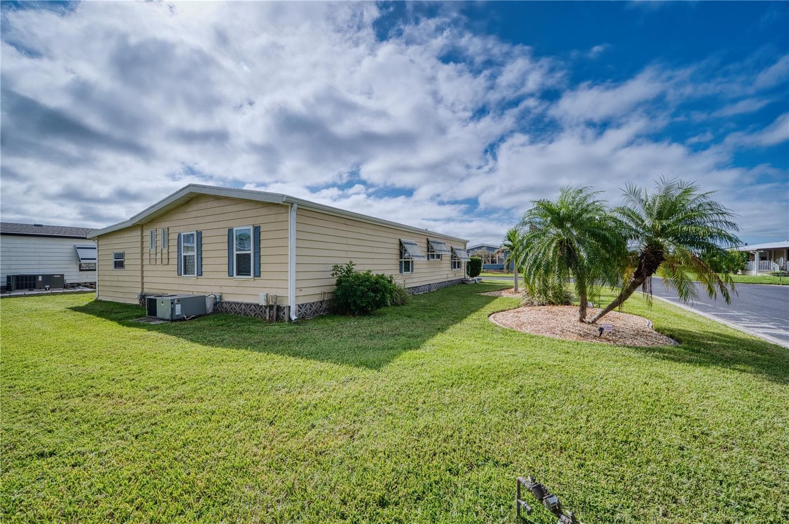 Manufactured Home at 273 CAPTAINS CT, NORTH PORT, photo 6 of 42