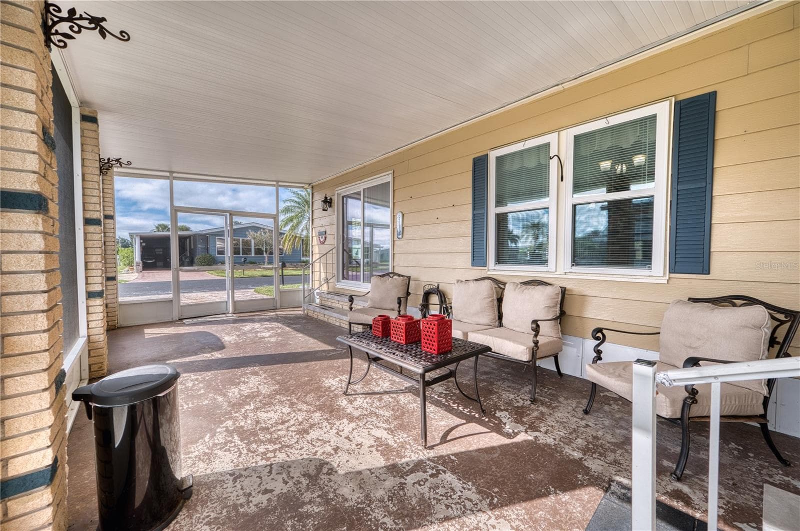 Manufactured Home at 273 CAPTAINS CT, NORTH PORT, photo 9 of 42