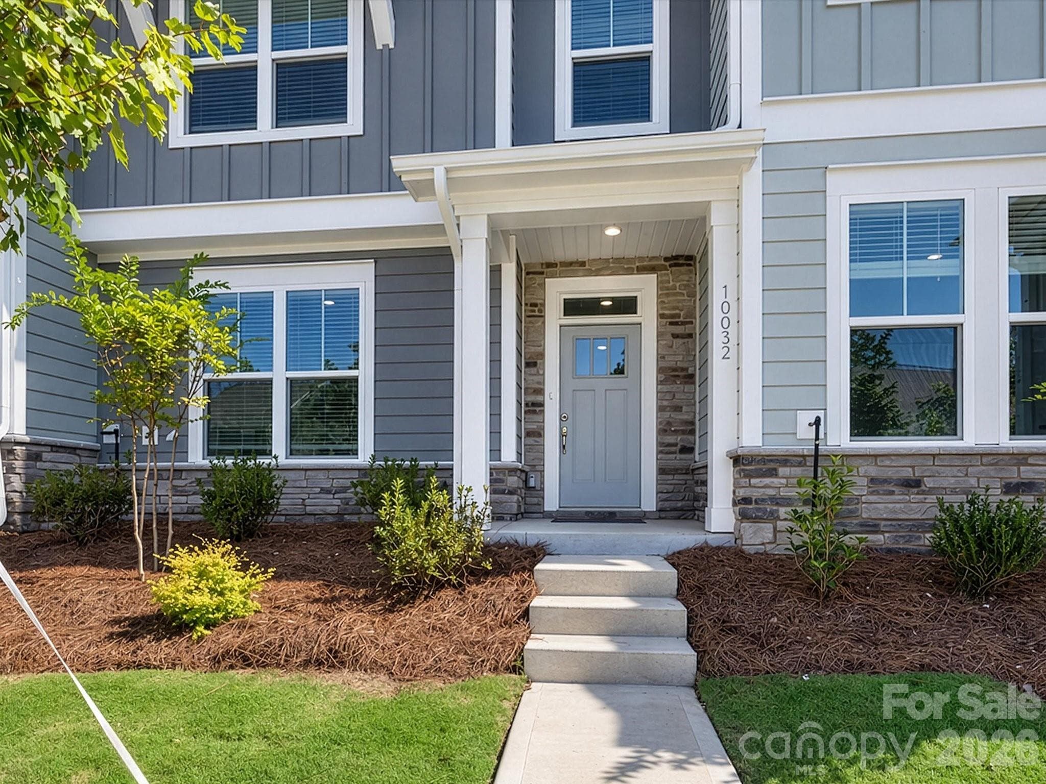 Townhouse at 10032 Mamillion Drive, Huntersville, photo 2 of 12