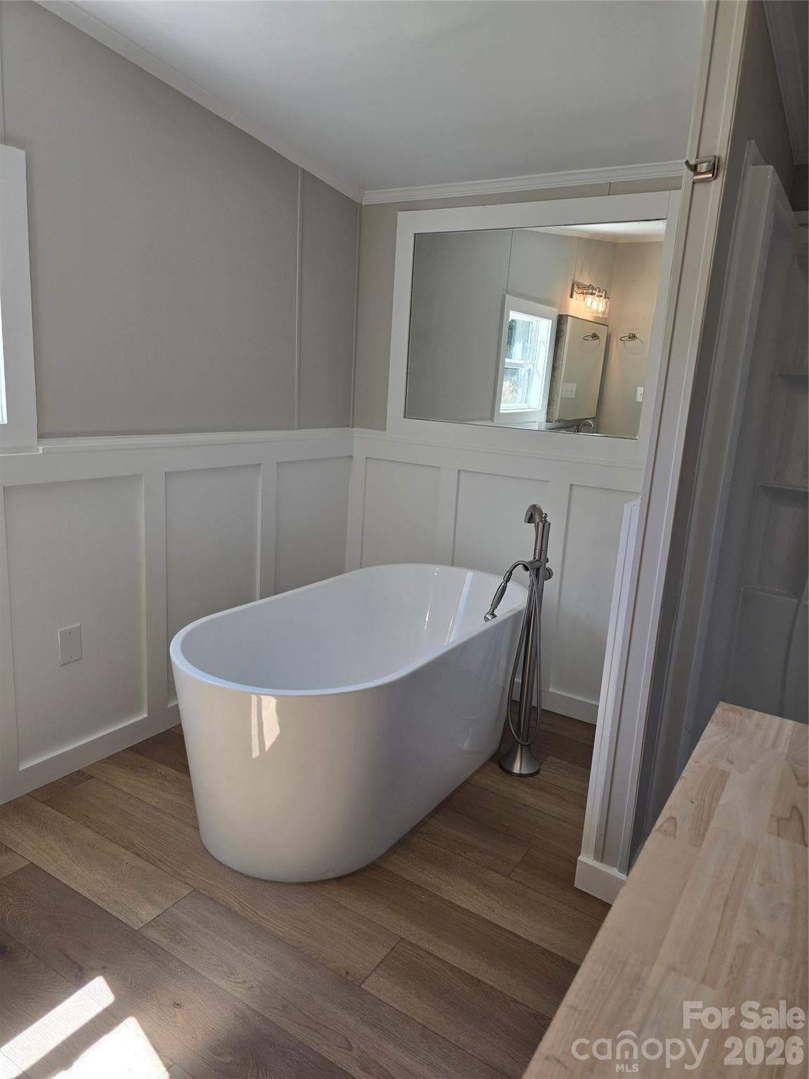 Soaking Tub - 660 Childers Road, Cleveland