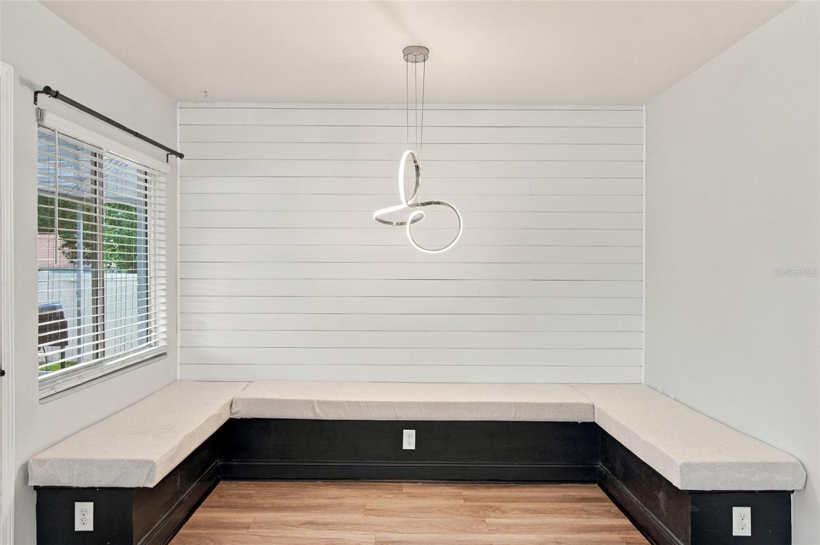 Dining Room Built In Seating - 930 DORA AVE, TAVARES