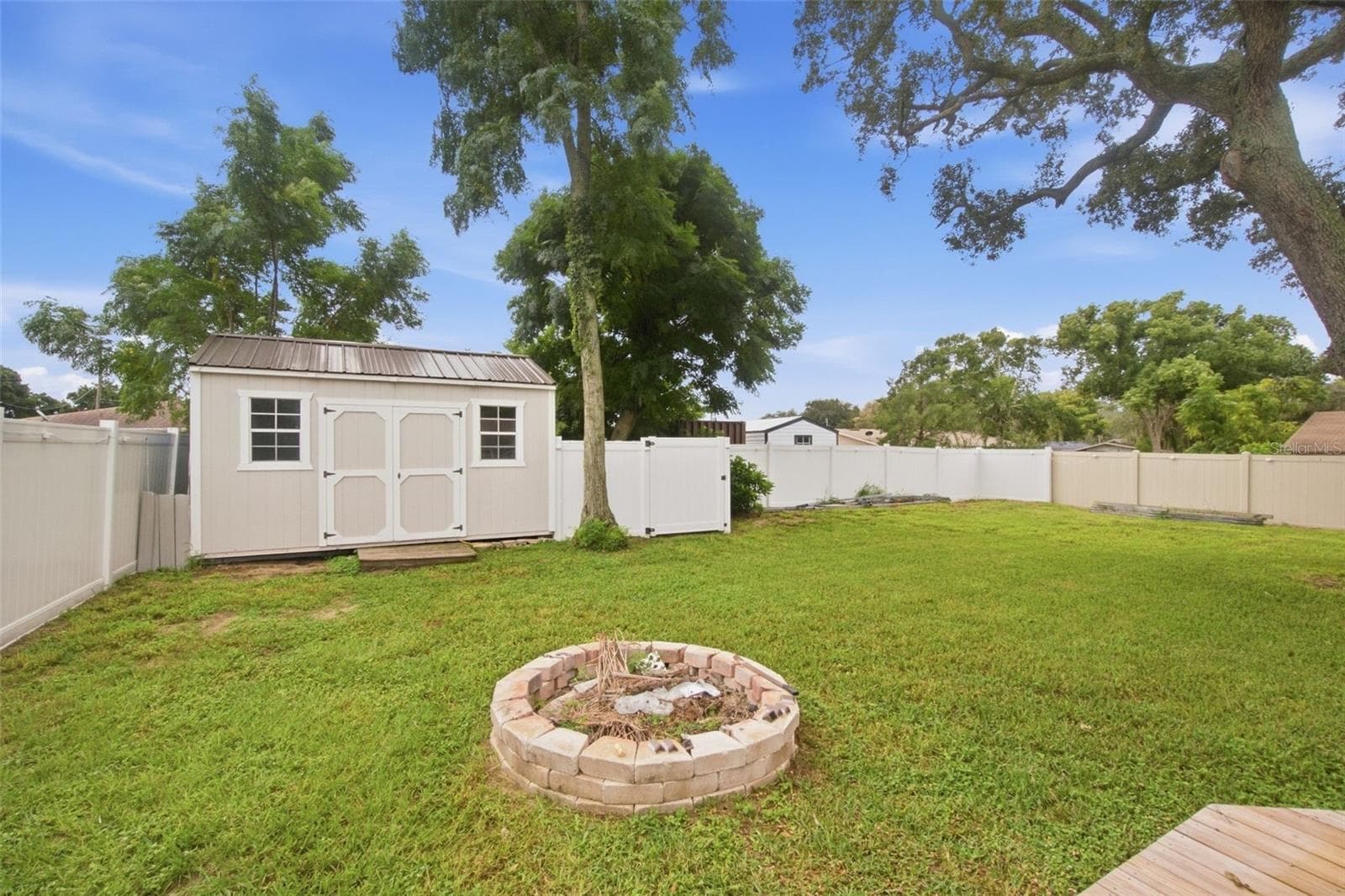 Fire Pit & Shed - 930 DORA AVE, TAVARES