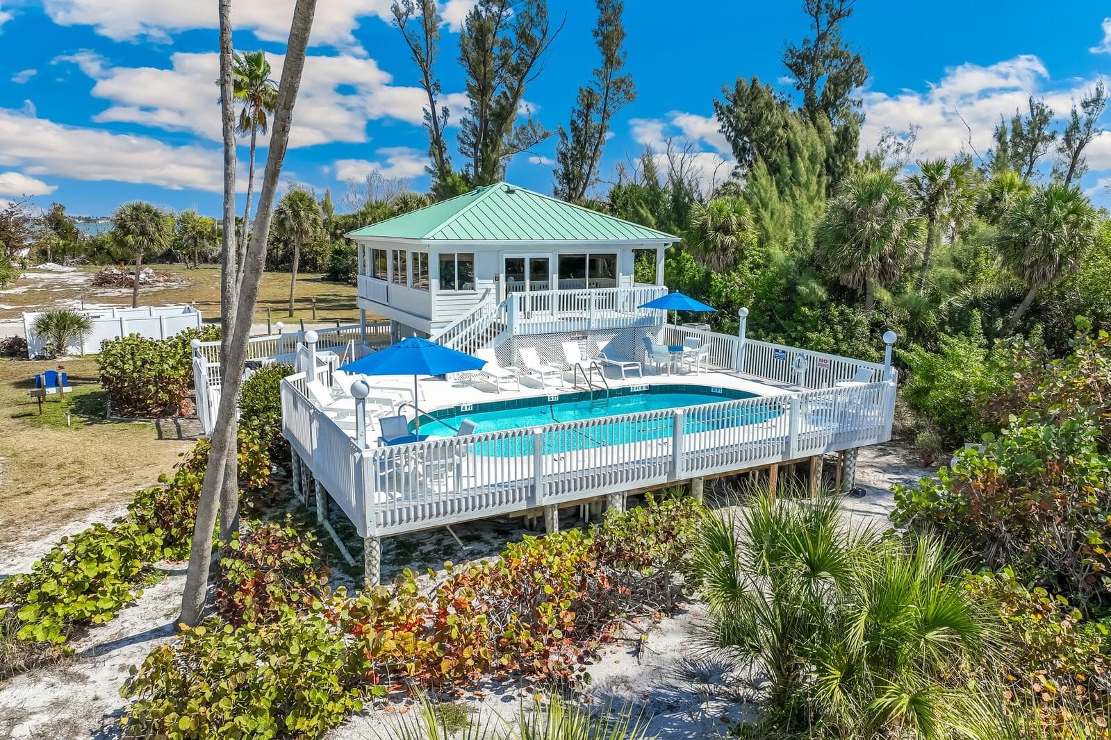 Placida Beach Clubhouse (kitchen, facilities, pool, storage closet for beach chairs) - 11000 PLACIDA RD #1073, PLACIDA