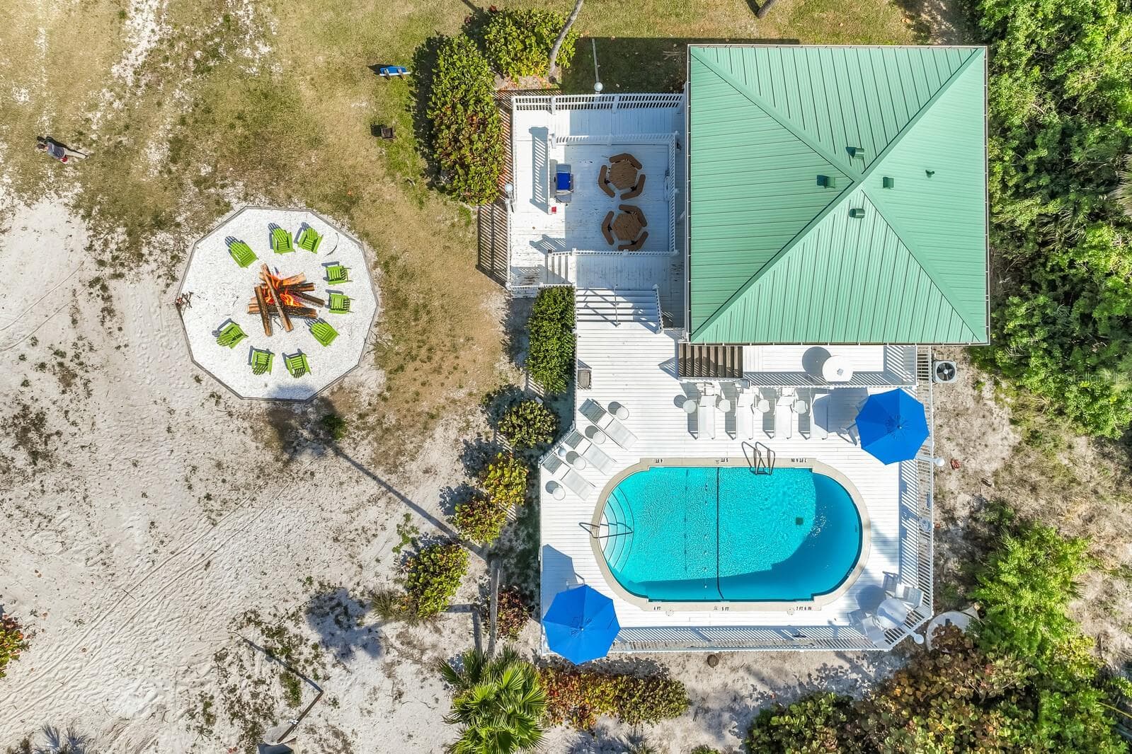 Placida Beach Clubhouse (kitchen, facilities, pool, storage closet for beach chairs) - 11000 PLACIDA RD #1073, PLACIDA