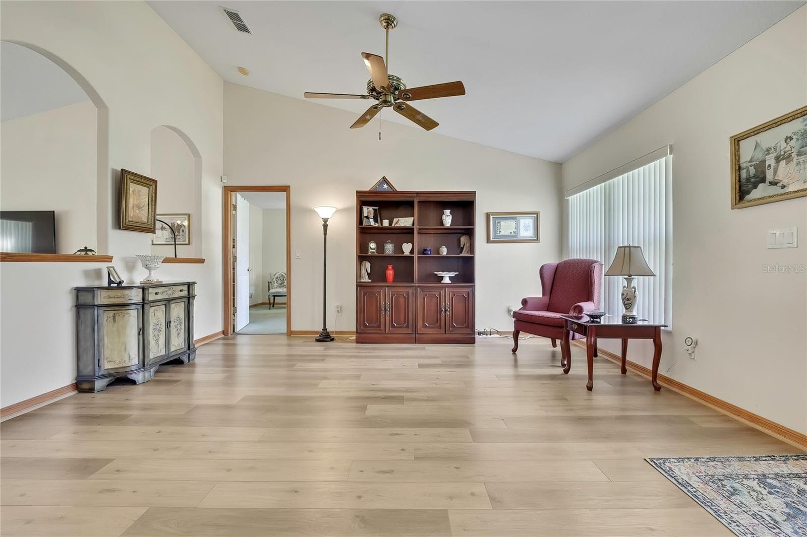 Living Room/Sitting Room -Entrance area. - 4583 GONDOLIER RD, SPRING HILL