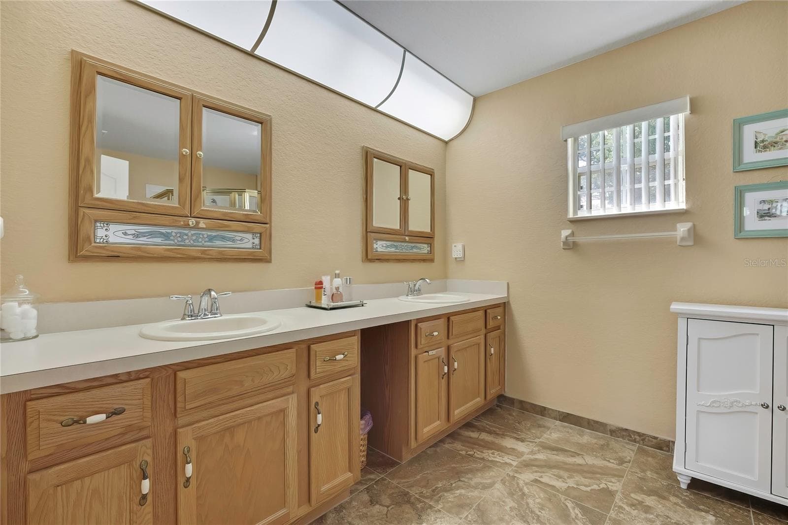 Primary bathroom with dual sinks - 4583 GONDOLIER RD, SPRING HILL