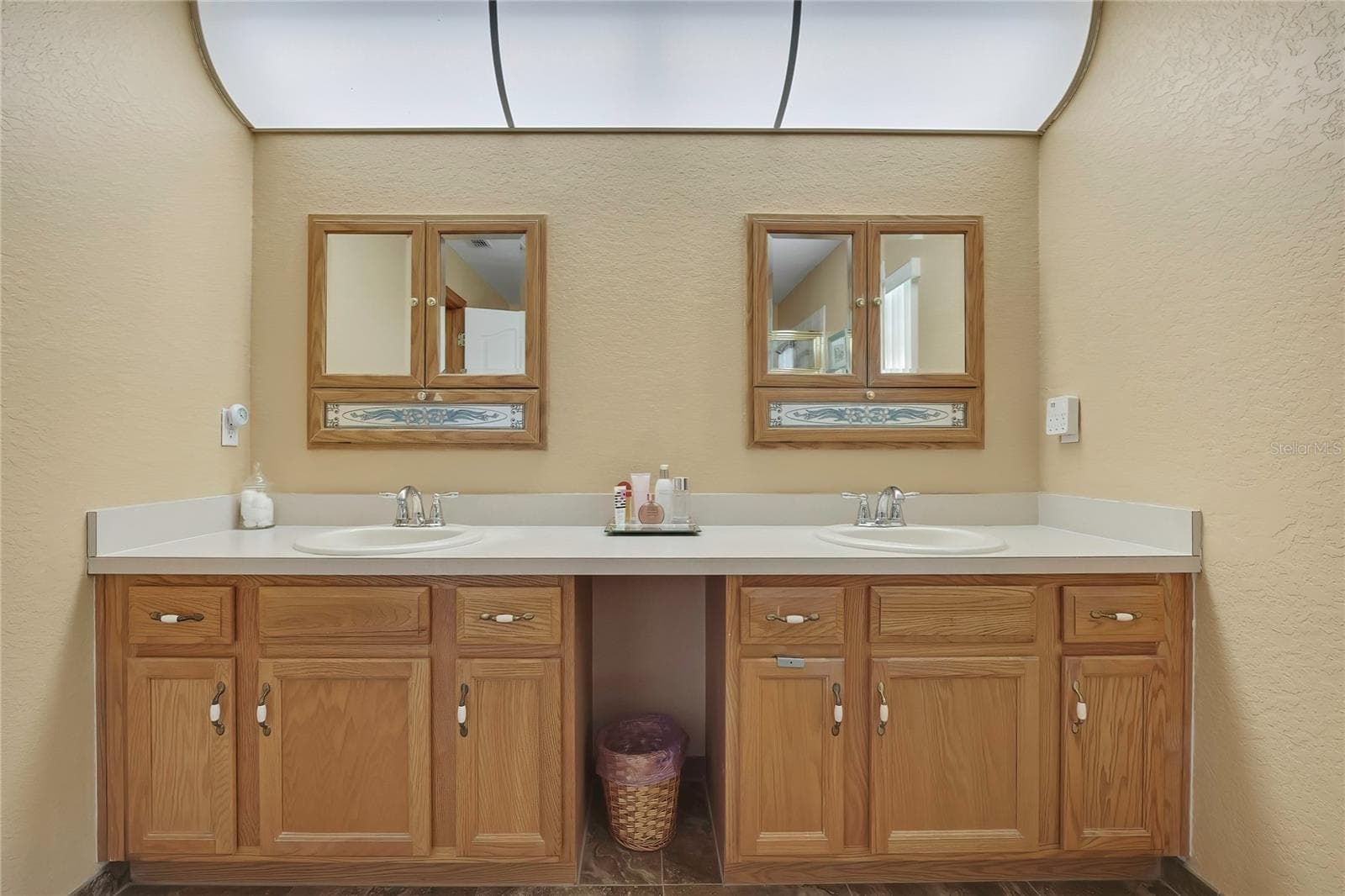 Primary bathroom with dual sinks - 4583 GONDOLIER RD, SPRING HILL