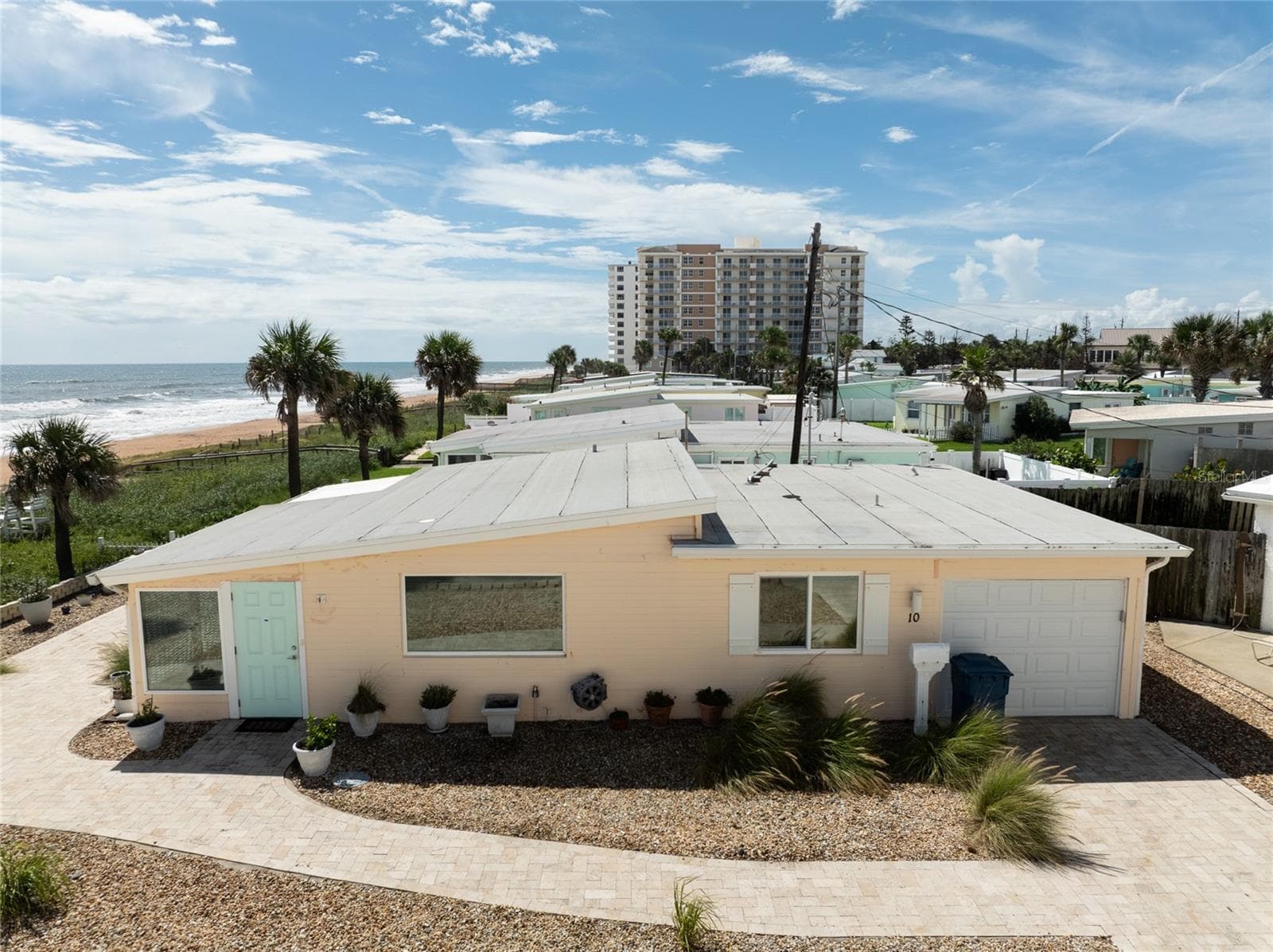 Single Family Residence at 10 OCEAN EDGE DR, ORMOND BEACH, photo 2 of 25