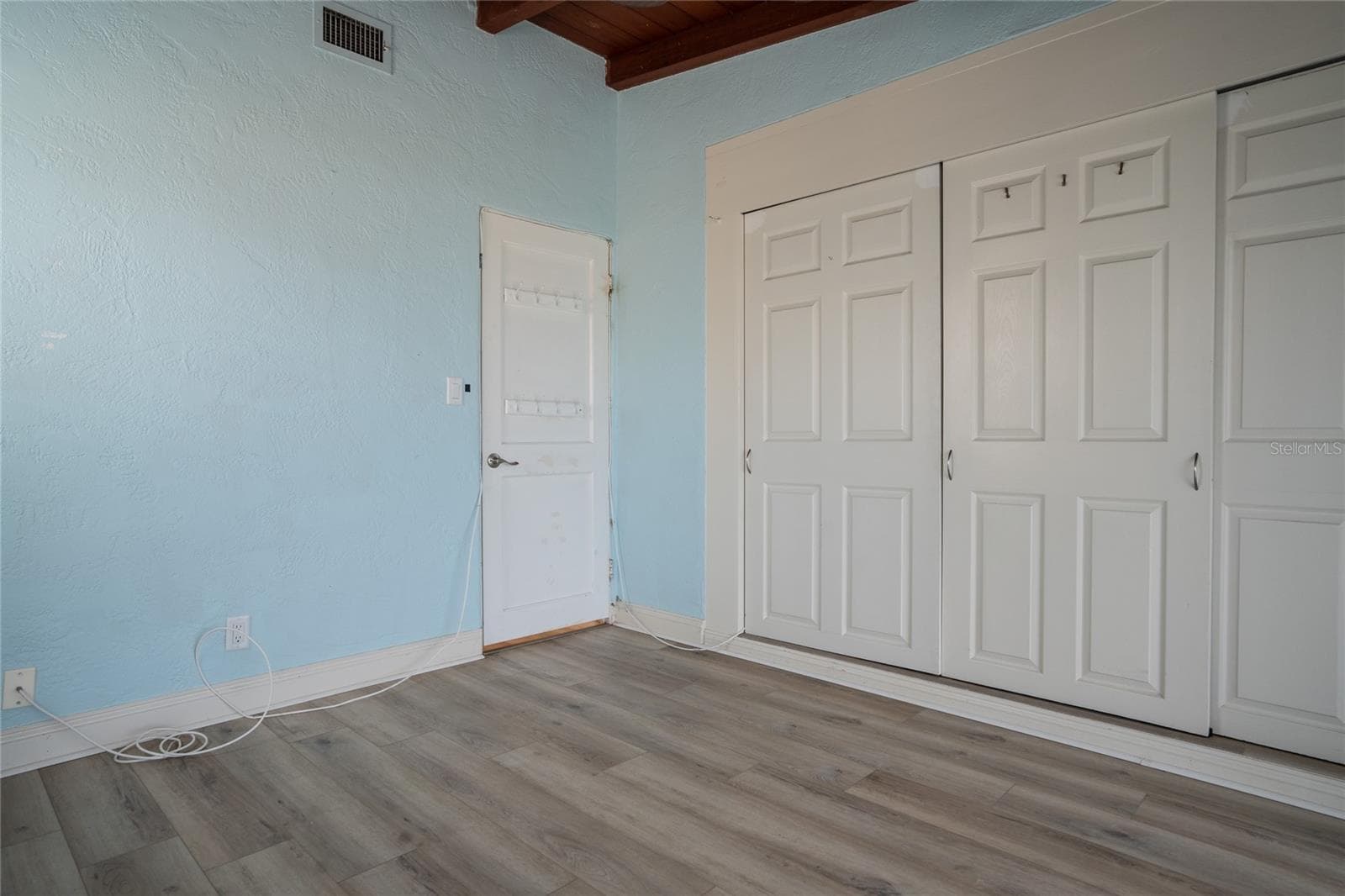 Primary bedroom with large closet! - 10 OCEAN EDGE DR, ORMOND BEACH