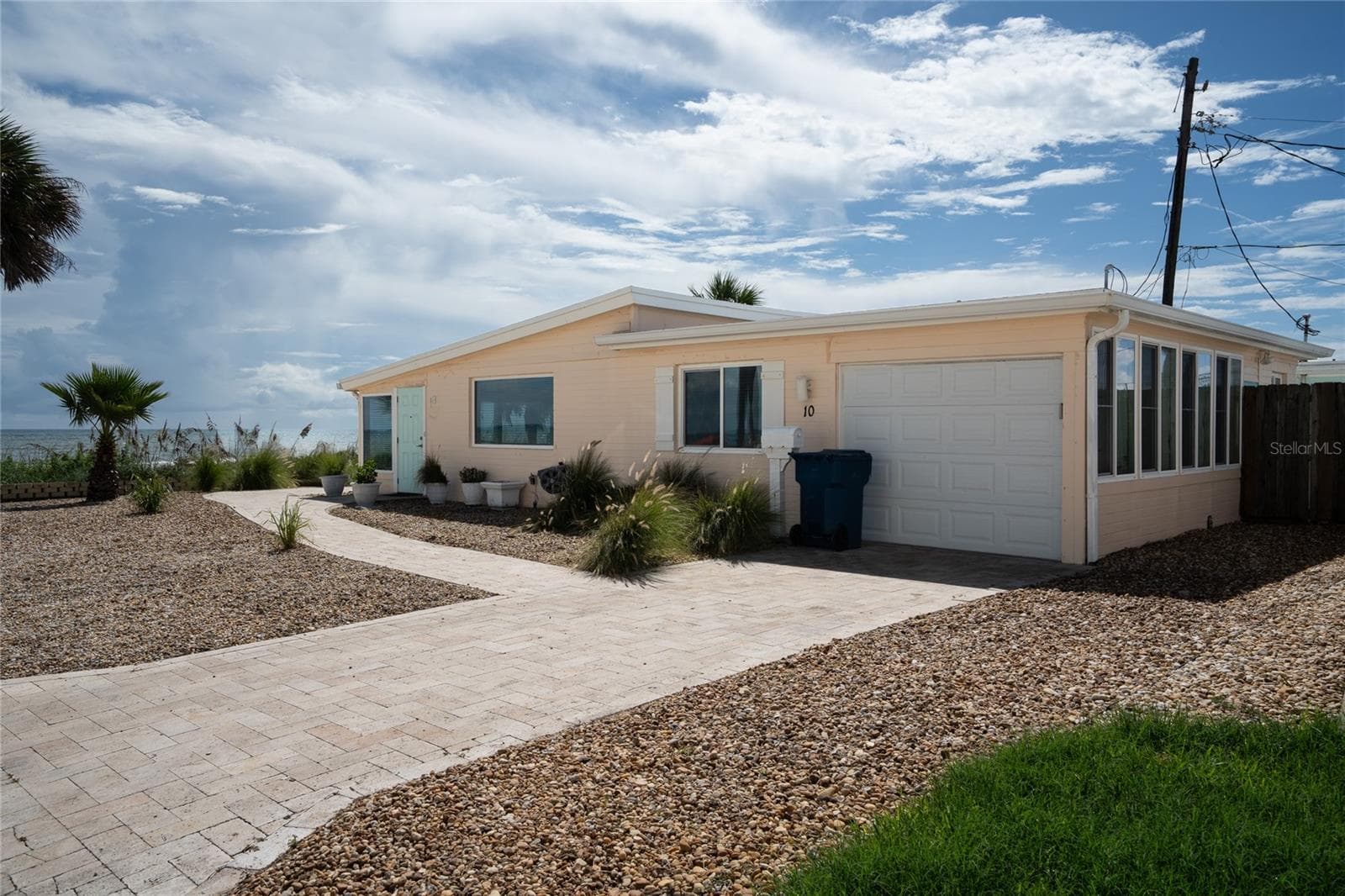 Single car garage with guest bath entry! - 10 OCEAN EDGE DR, ORMOND BEACH