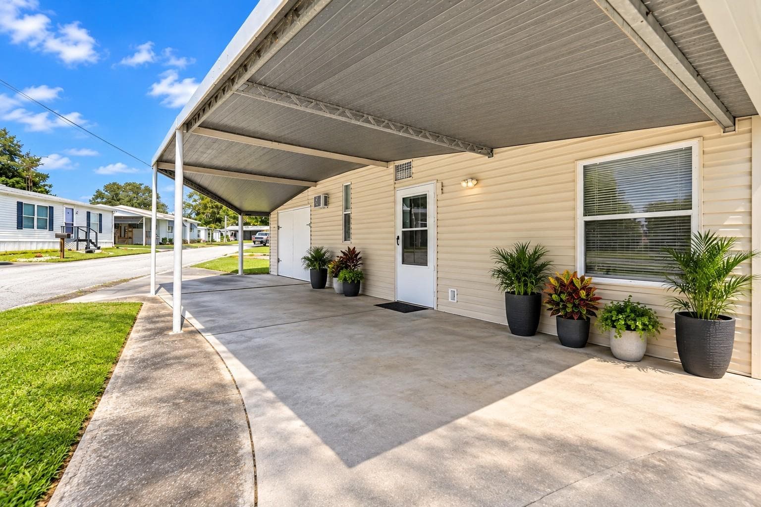 Mobile Home at 1405 WESTLAND DR, TAVARES, photo 3 of 23
