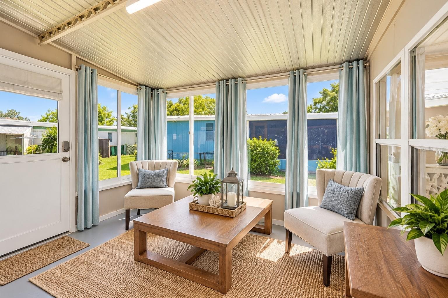 Sun Room Overlooking Canal - 1405 WESTLAND DR, TAVARES