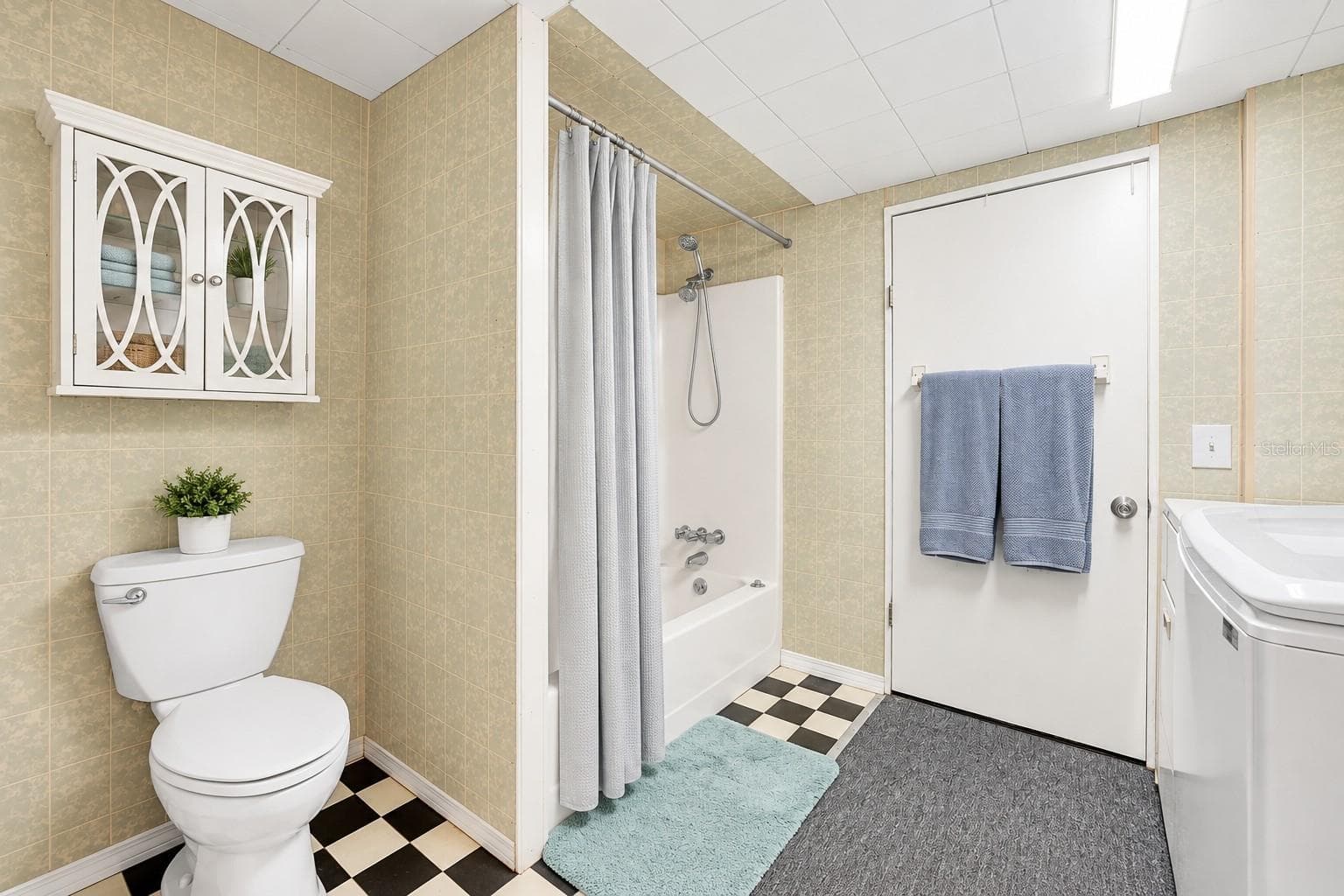 Bathroom with laundry - 1405 WESTLAND DR, TAVARES