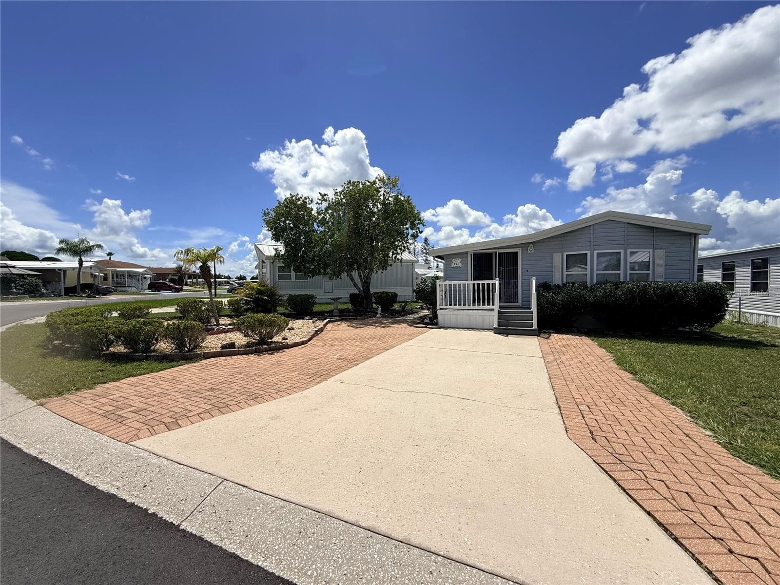 427 CENTER CREST BLVD
