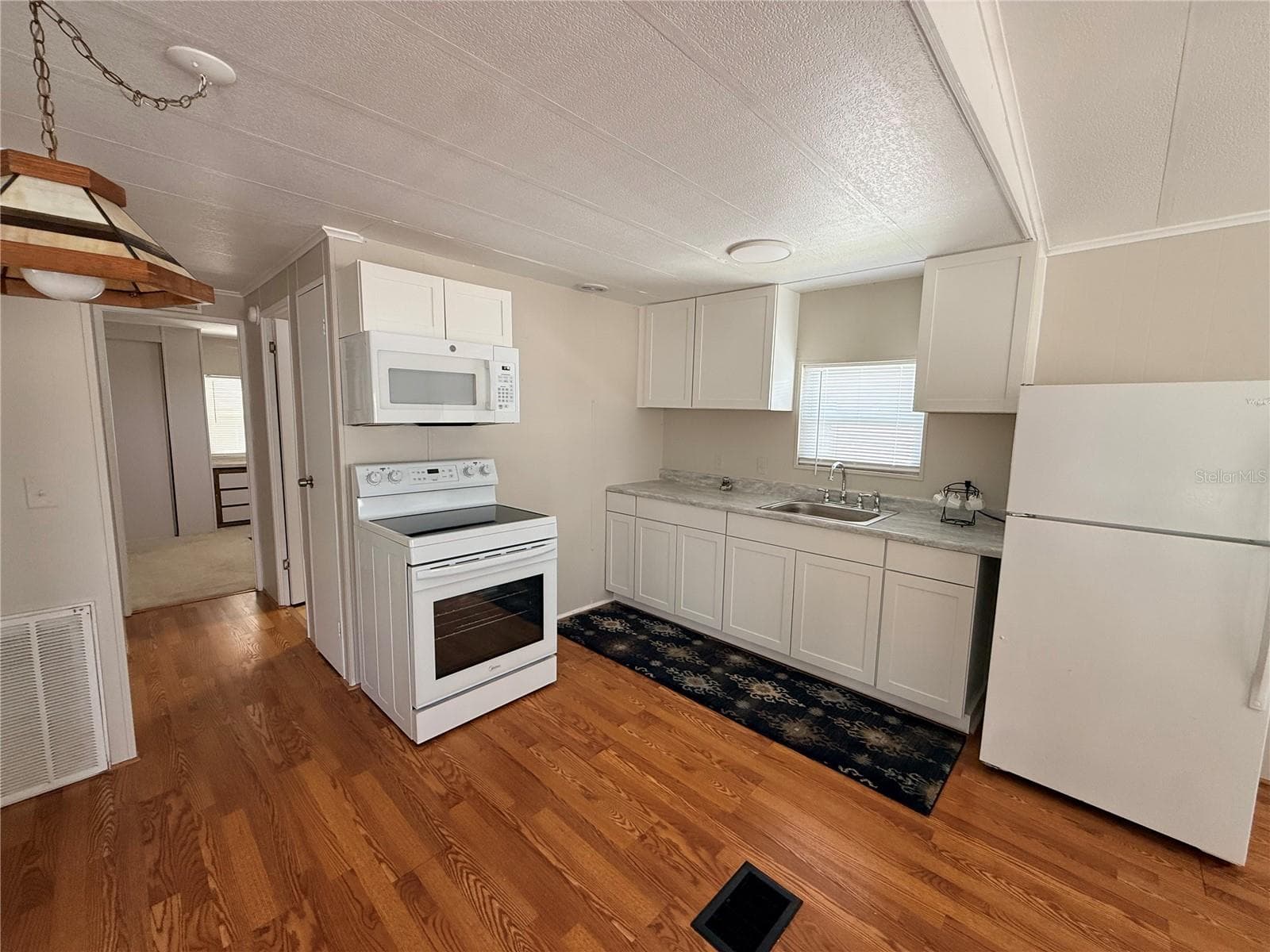 Kitchen Area - 427 CENTER CREST BLVD, DAVENPORT
