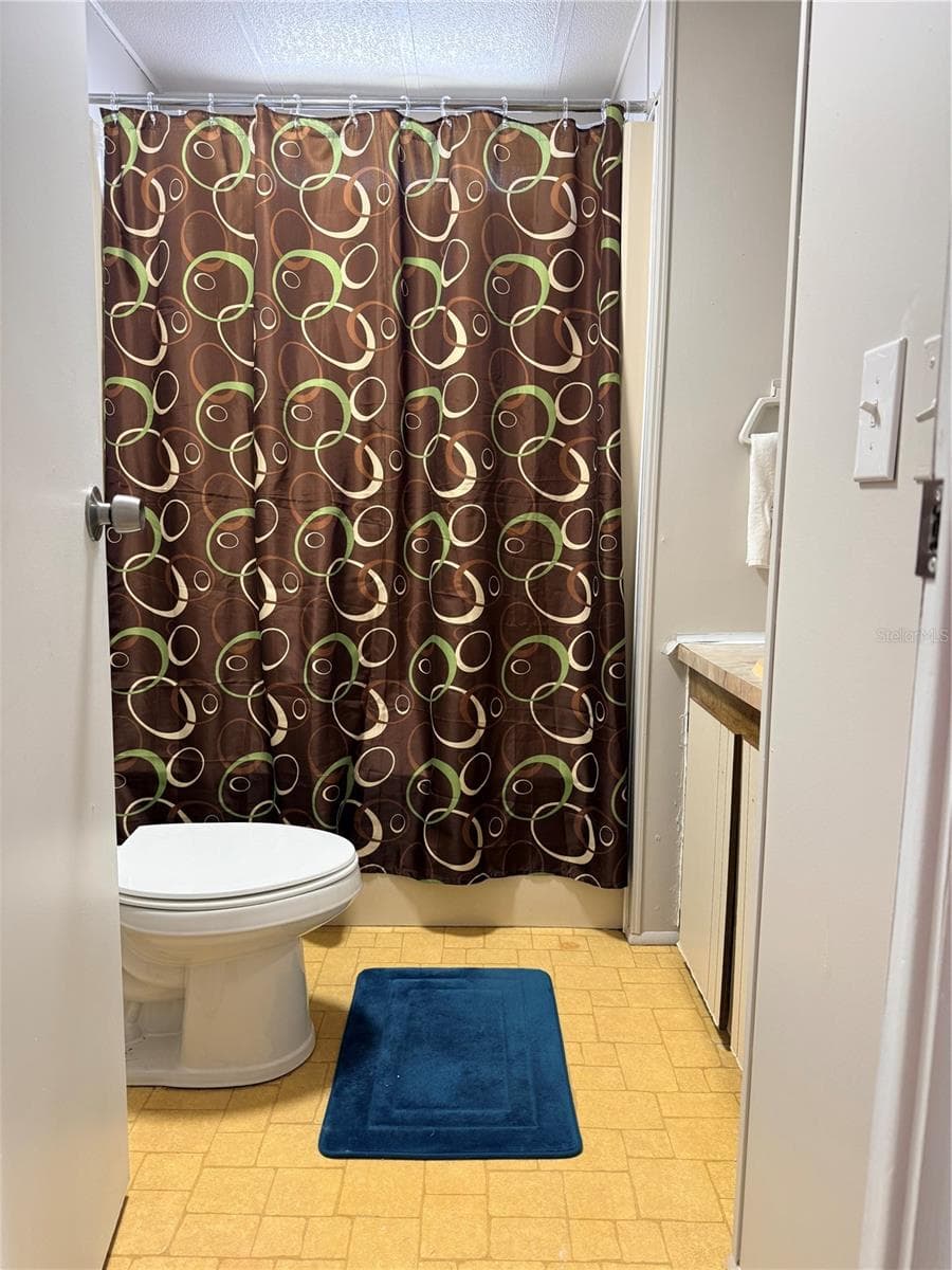 Bathroom 1 - 427 CENTER CREST BLVD, DAVENPORT
