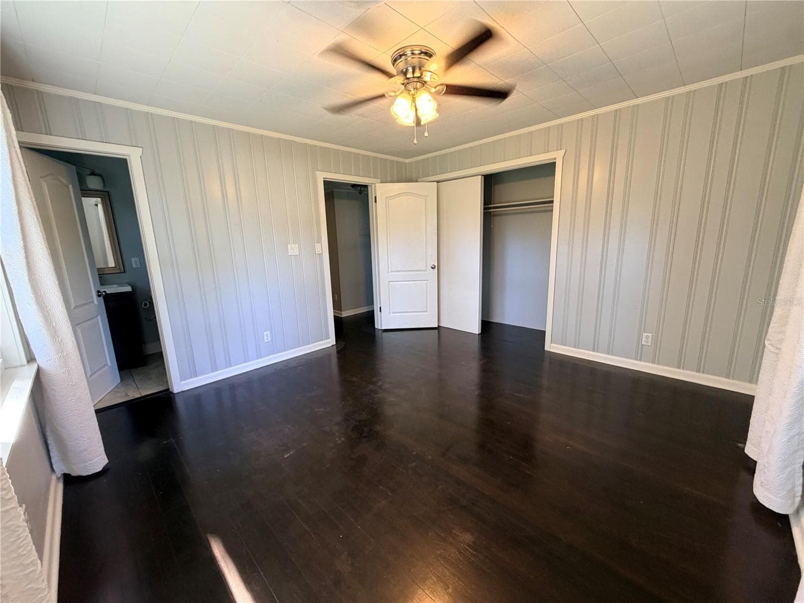 Primary bedroom with en-suite bathroom - 1774 NE 12TH ST, OCALA