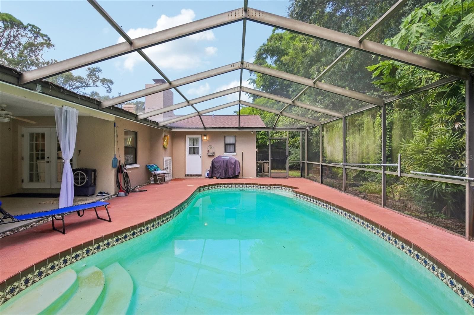 Caged pool area - 14367 87TH AVE, SEMINOLE